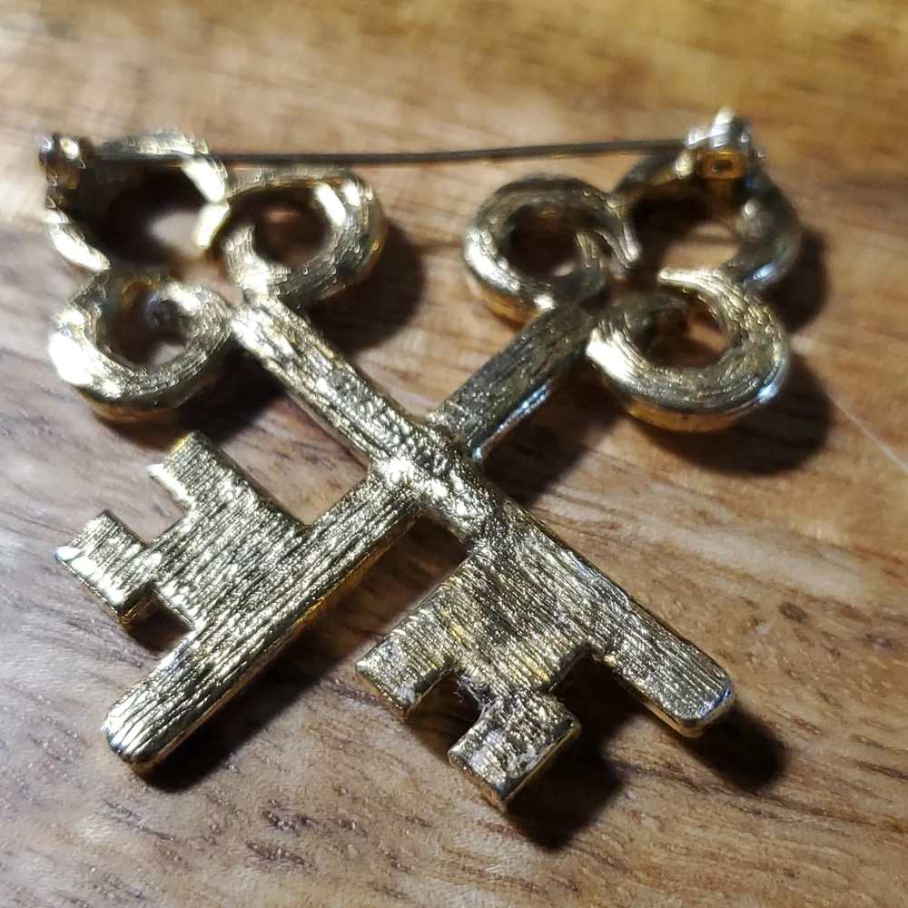 Vintage 80's R. Sirbin Double Rhinestone Key Rhinestone Pin - Picture 4 of 4